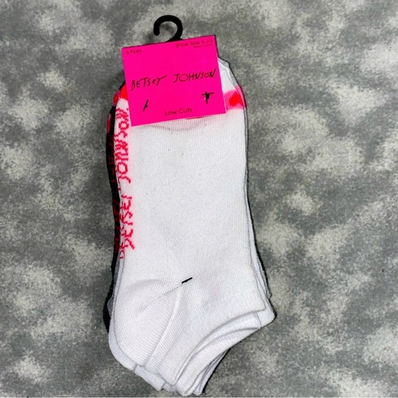 🏷️SALE PRICE FIRM 
Betsey Johnson White and Black Low Cut Socks - Picture 1 of 5